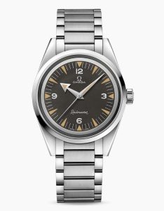 The 38 mm fake Omega Seamaster Railmaster 220.10.38.20.01.002 watches can guarantee water resistance to 330 feet.