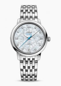 The white dials replica Omega De Ville Prestige Orbis 424.10.33.20.55.004 watches are designed for ladies.