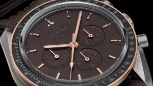 The 42 mm copy Omega Speedmaster Moonwatch 311.62.42.30.06.001 have dark grey dials.