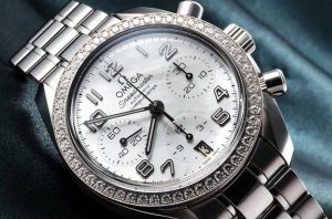 The fantastic copy Omega Speedmaster 324.15.38.40.05.001 watches are decorated with diamonds.