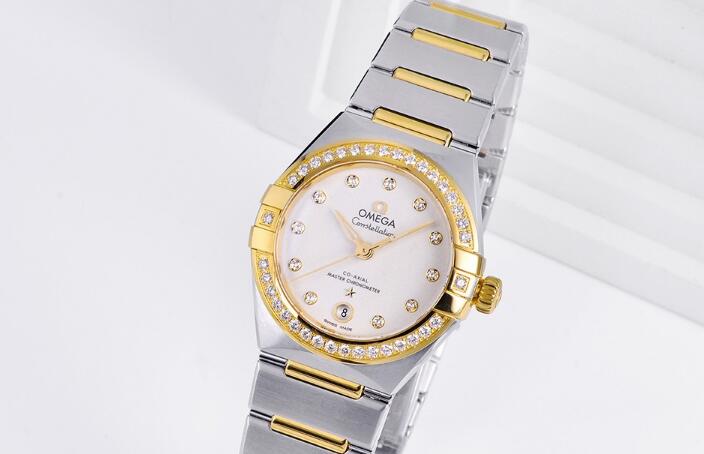 The timepiece will present the elegance and charm of the women wearers perfectly.