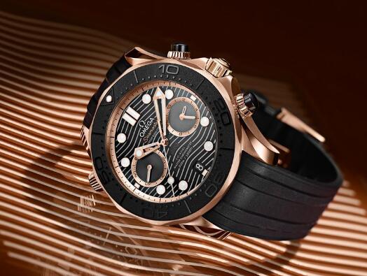 The timepiece looks more luxurious with the precious metal.