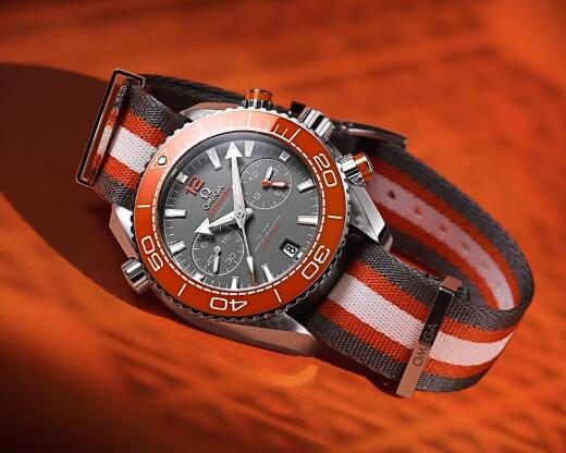 The orange elements make the timepiece more dynamic and eye-catching.
