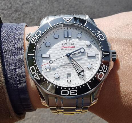 The Seamaster Diver 300 M is one of the most popular diving watches now.
