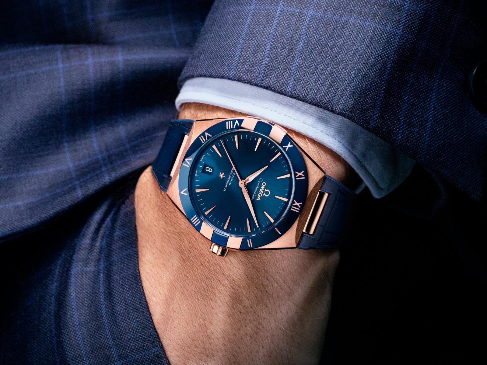 The blue strap fake watch has blue dial.