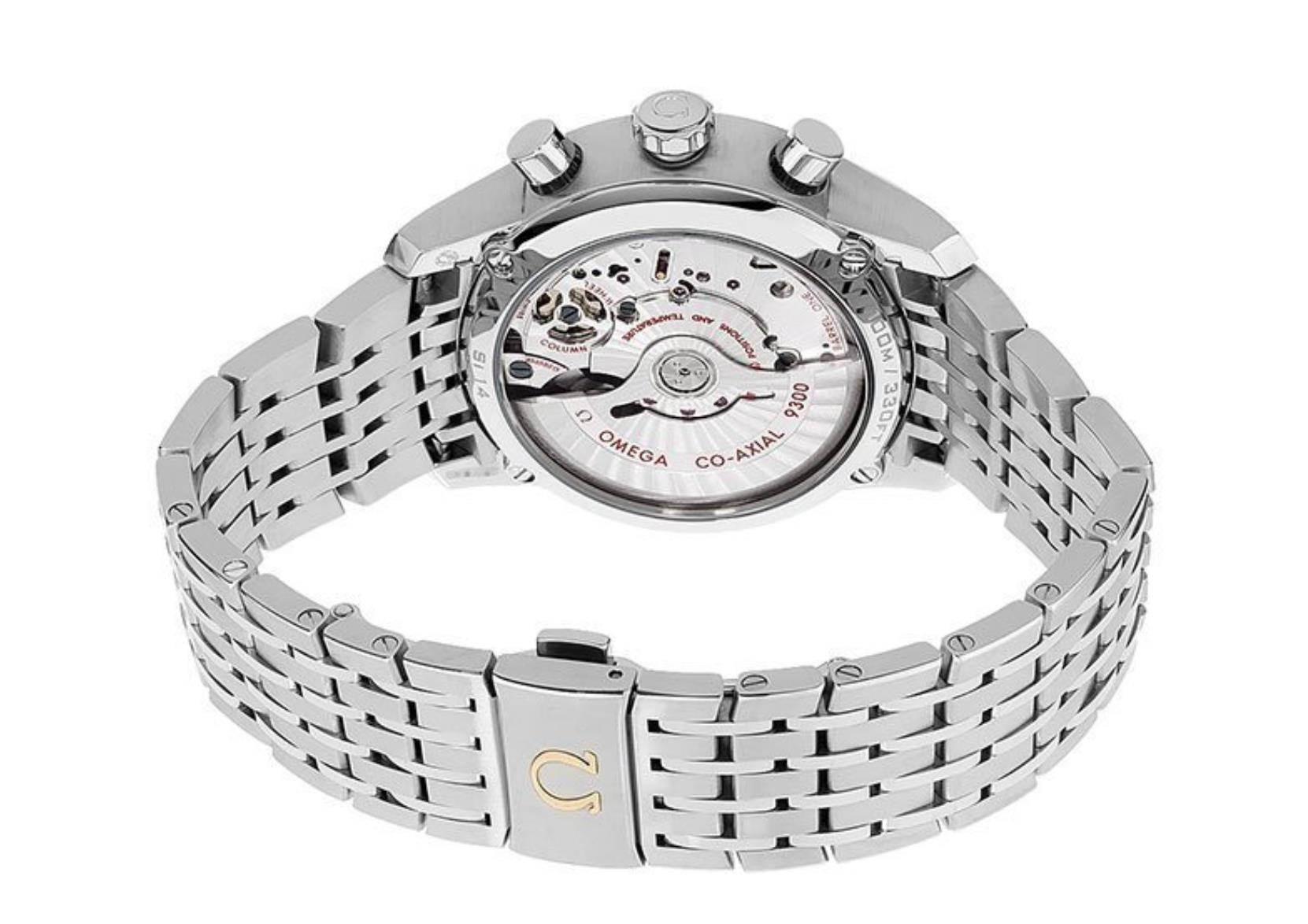 The stainless steel fake watch is equipped with Swiss movement.