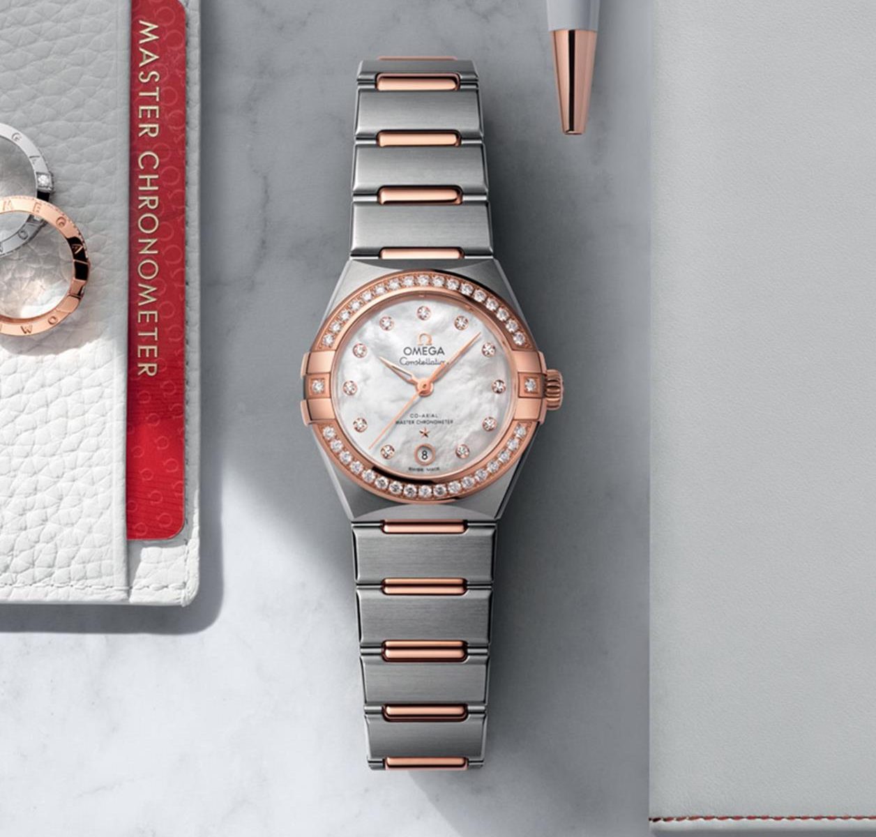 The 29mm fake watch is designed for women.